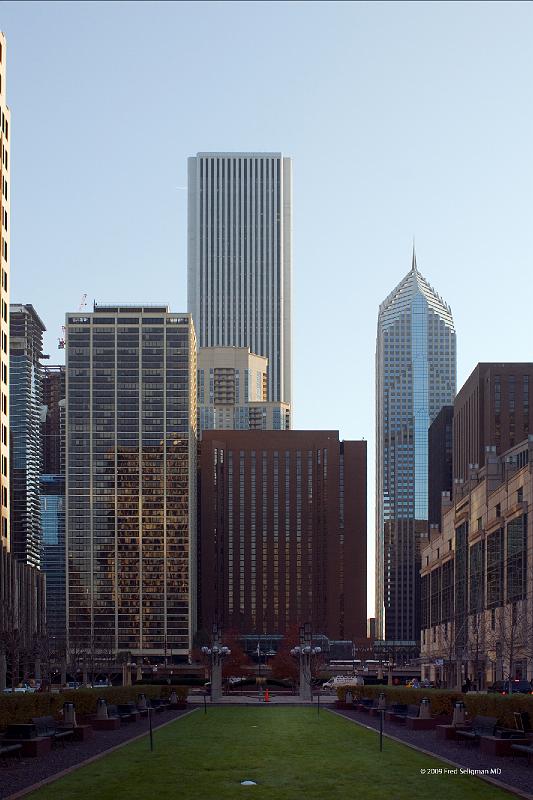 20081031_172512 D300 2x3 P1 srgb.jpg - Chicago skyscrapers from view north of Chicago River